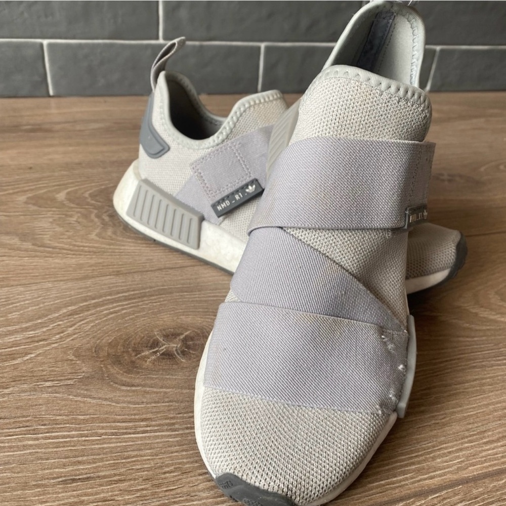 Shoes Adidas size 6.5 very light and comfortable.